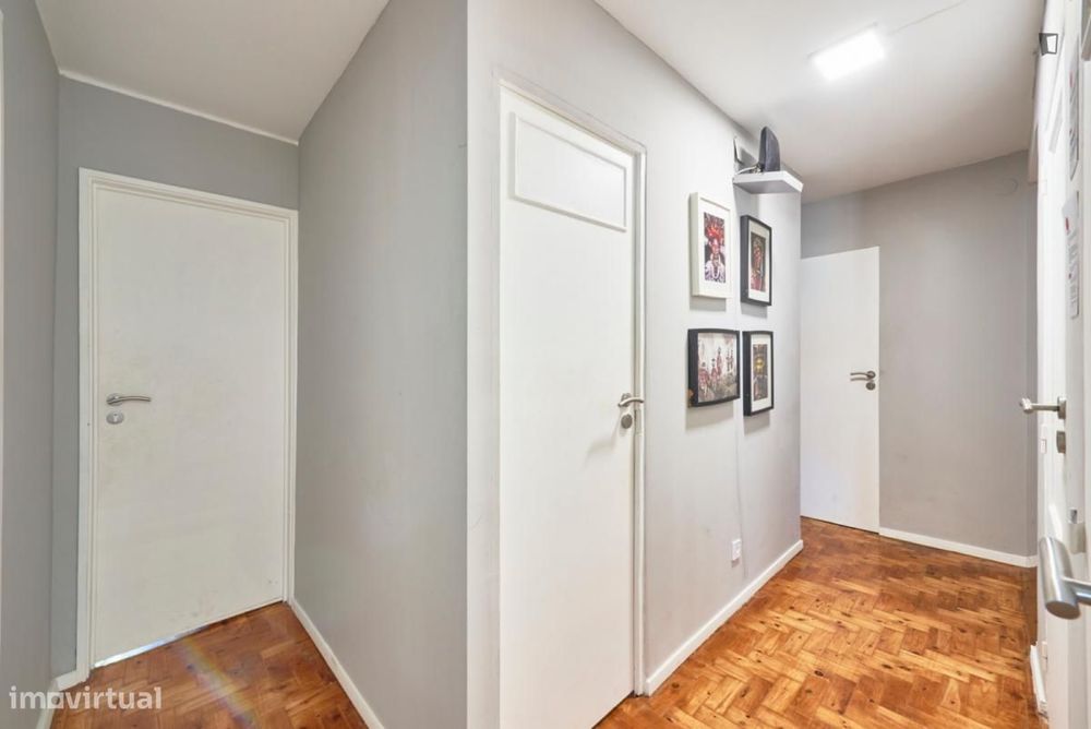 Quarto - localizado em Chelas Lisbon