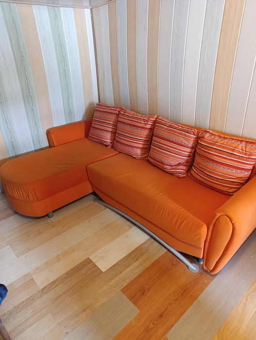 Sofa rozkładana oraz pufa