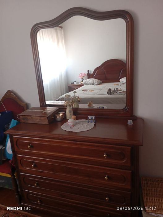 Vendo quarto madeira cerejeira como novo  1000