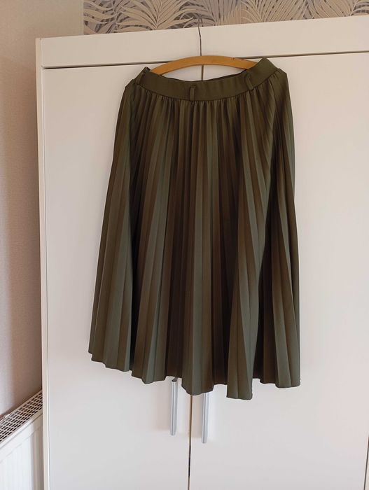 Plisowana zielona spódnica midi r. 38