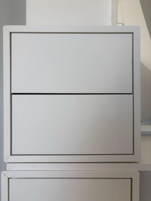 Białe szafki Eket Ikea toaletka lustro