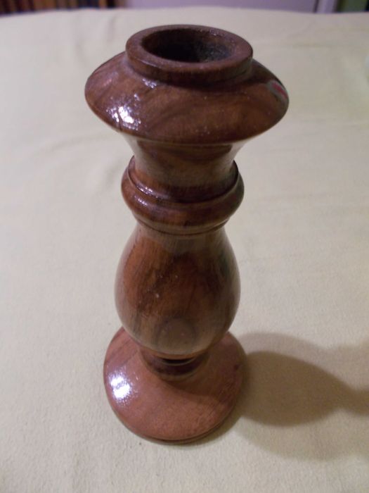 Świecznik drewniany toczony orzech lakierowany prezent polecam