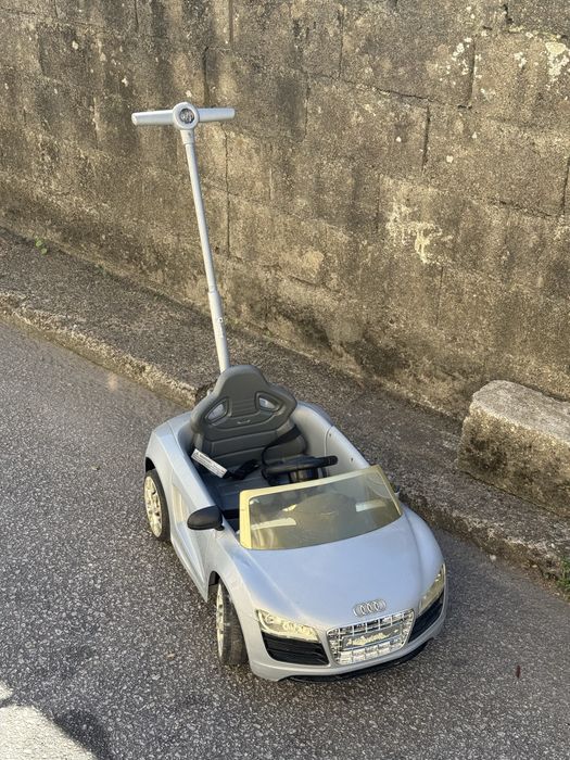 Carrinho criança Audi (LER DESCRIÇÃO)