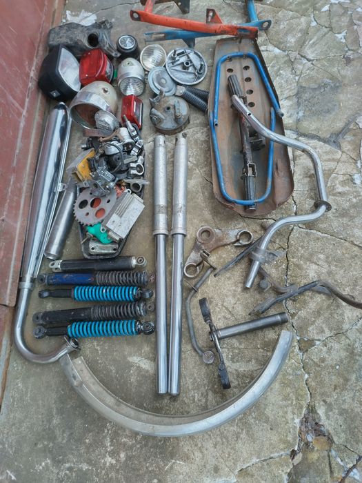 Залишки мопедів часів СРСР.