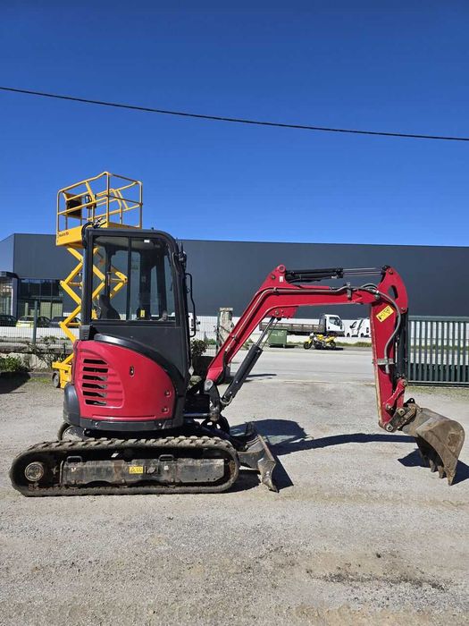 Escavadora/Mini-Giratória Yanmar Vio26