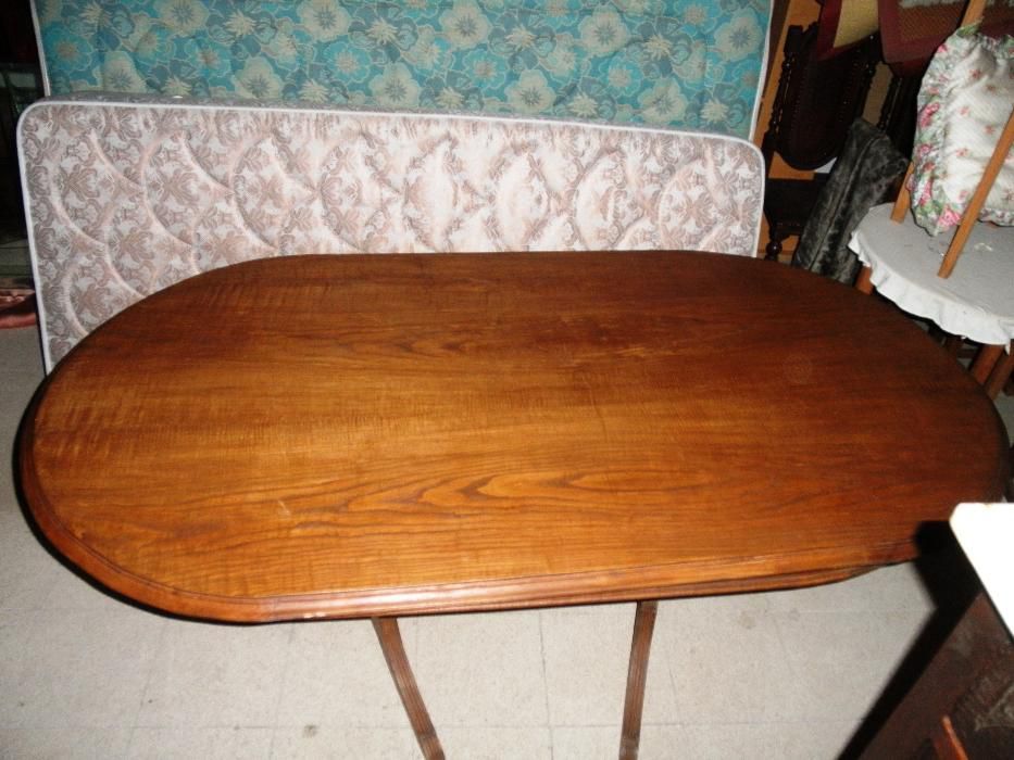 Mesa Oval Pés de Galo