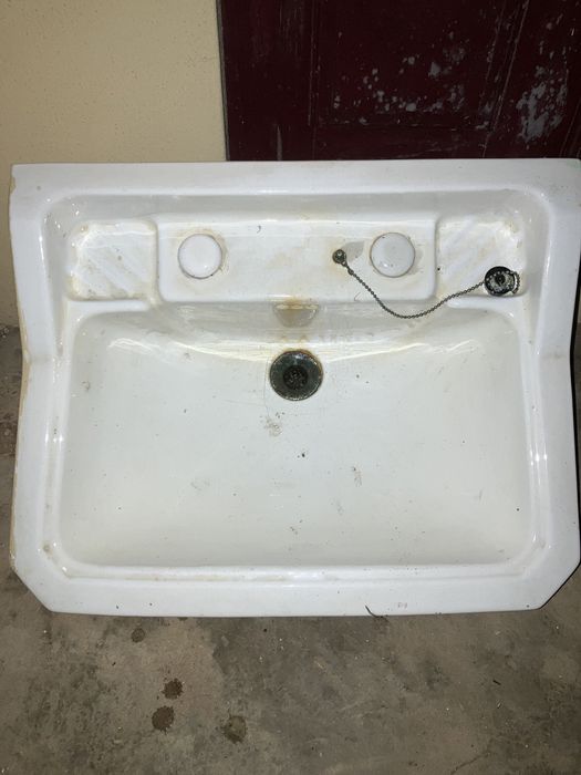 White rectangular washbasin425724068475719681