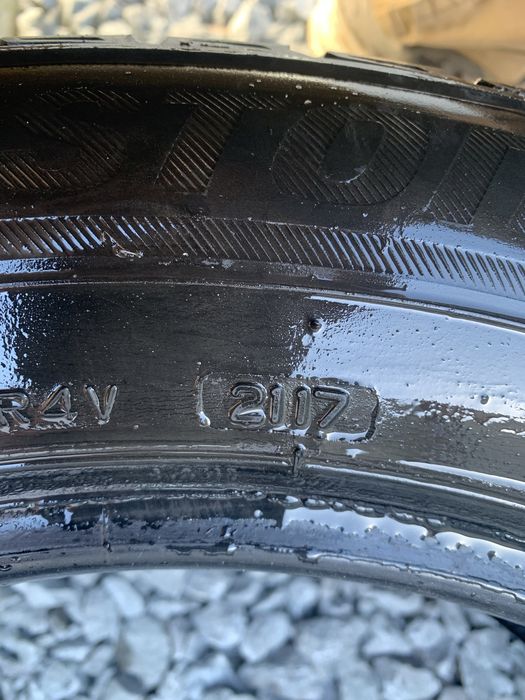 Шини  розмір 215 60 17