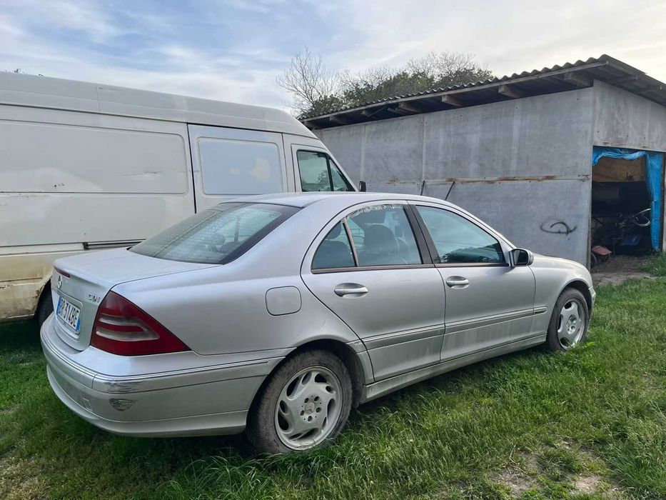 Автомобіль Мерседес w203