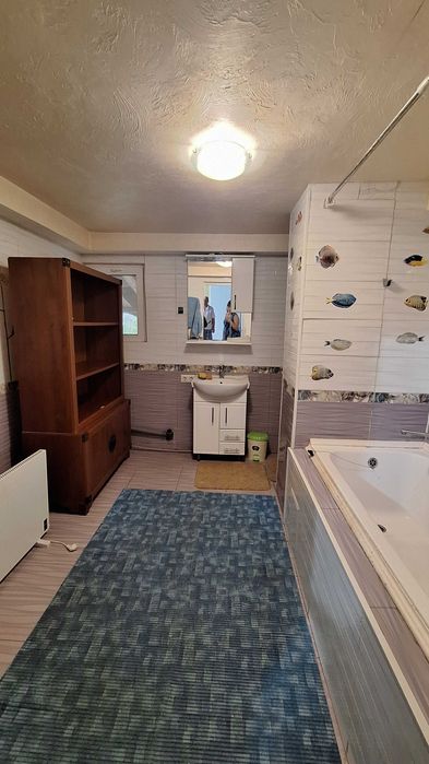 Продам дом в центре поселка Великодолинское.