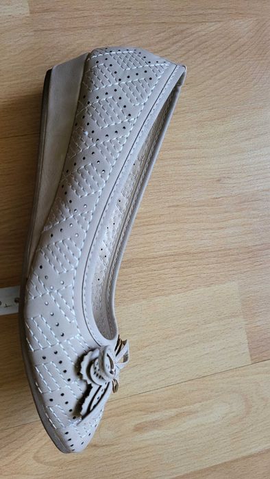 Baleriny damskie na niskim koturnie