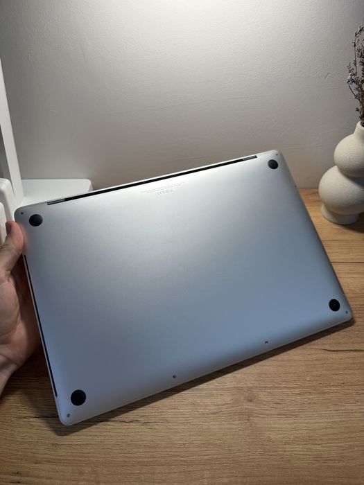 MacBook Pro 16’ 2019 Intel i9 32Gb 512Gb Radeon 4Gb 93%