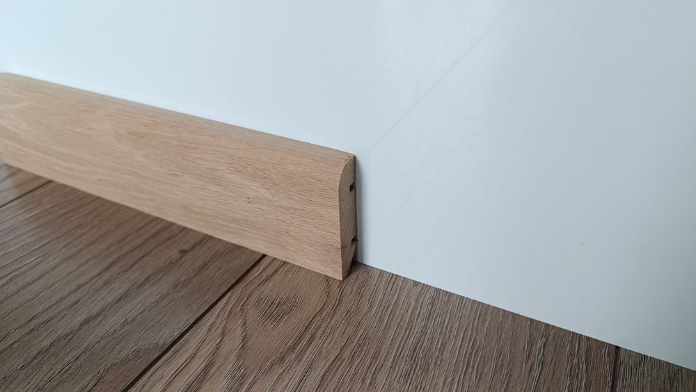 Listwy przypodłogowe dębowe efekt surowego drewna, cokoły