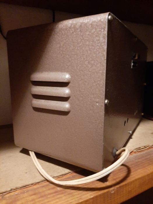 Urzadzenie elektryczne wzmacniacz