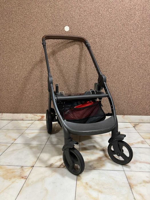 Trio Chicco Style Go Up com Isofix – Carrinho, Alcofa e Cadeira Auto