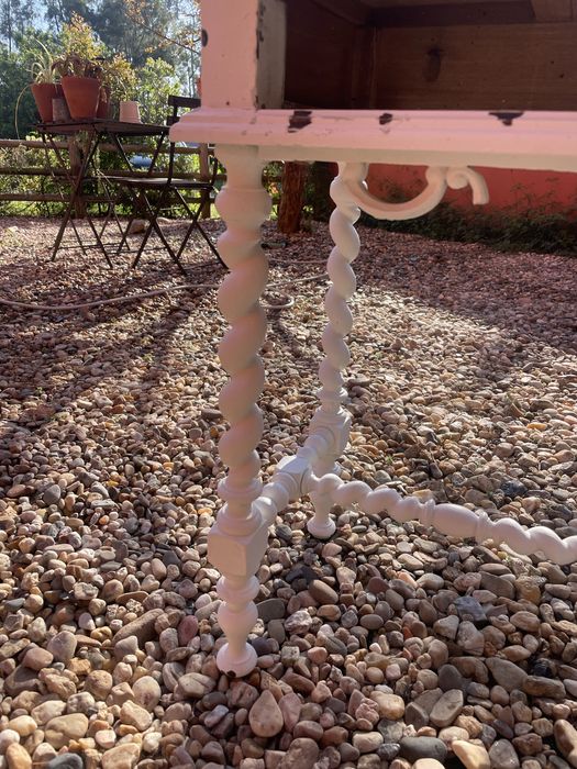 Mesa de cabeceira para restaurar