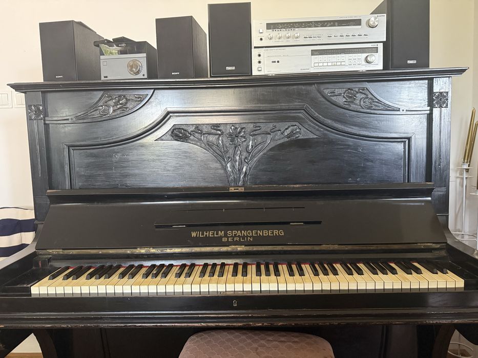 Zabytkowe przedwojenne pianino