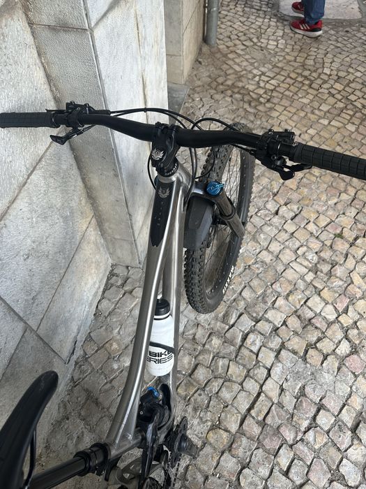 bicicleta de enduro banshee titan