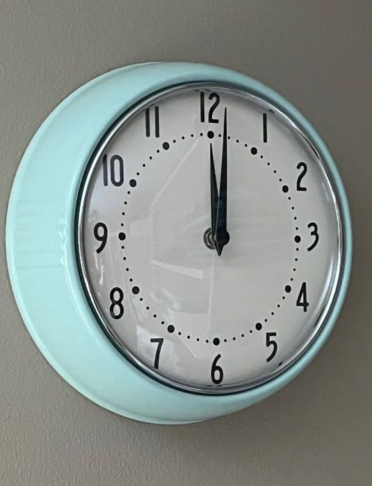 Настінний годинник ретро стиль