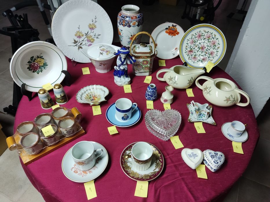 Velharias e Antiguidades, peças ou lote