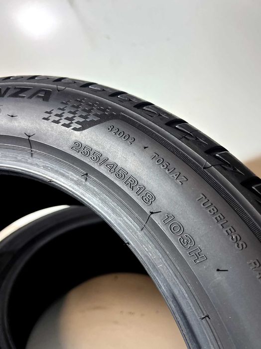 Pneus Bridgestone Turanza T005 - 255/45/18 - Excelentes