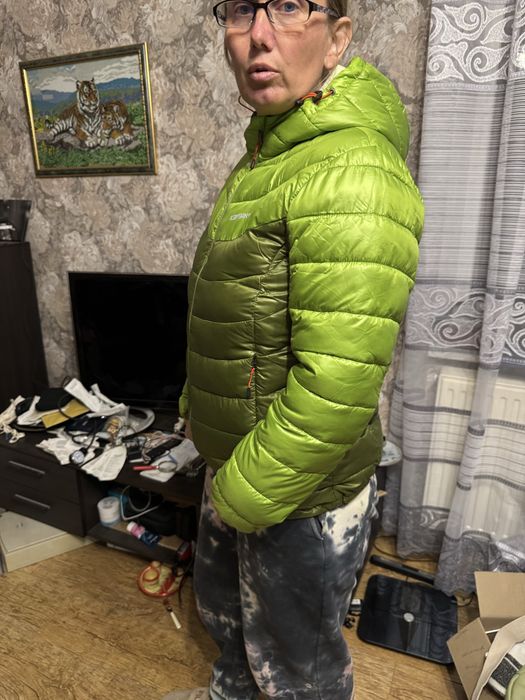 Жіноча куртка пуховик бренду Icepeak