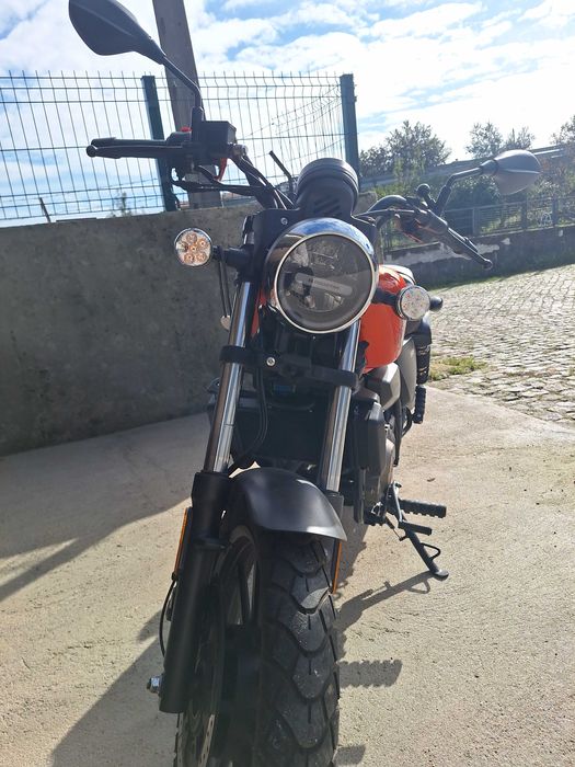 Moto QJ Motor 125cc SRV 125cc