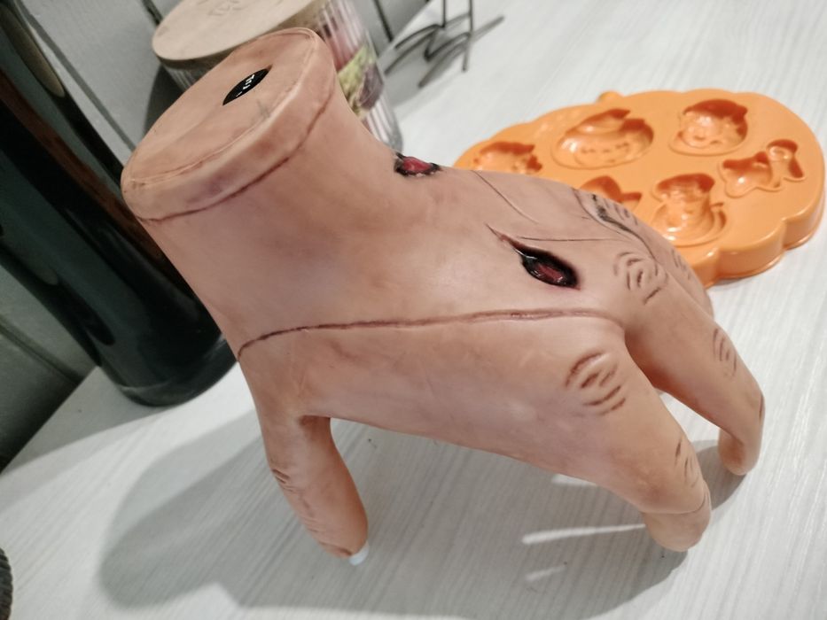 Ręka chodząca na halloween. Plus gratis.
