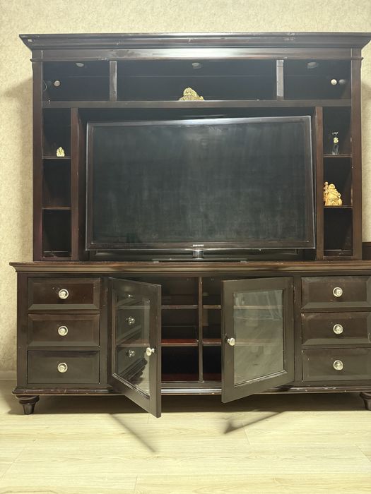 Продам мебельную стенку / ТВ-тумбу из натурального дерева