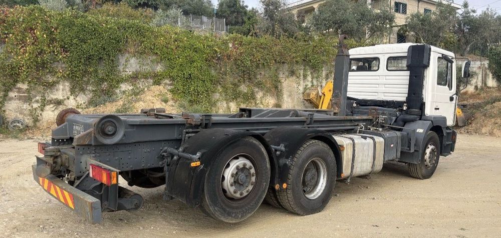 CARRINHAS com e sem ajudantes p/carregar entulho e todo o tipo de lixo