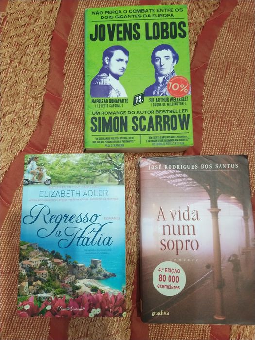 Livros diversos.