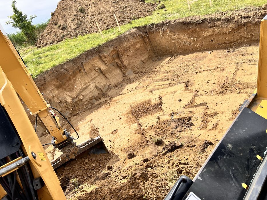 Usługi Wykopy koparko ładowarka piach 20ton ziemia gruz transport