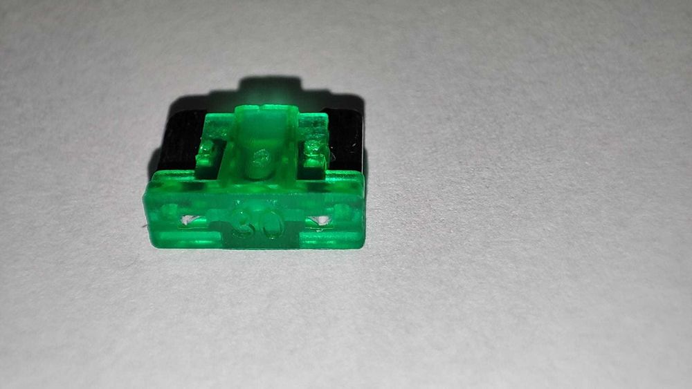Samochodowe Bezpieczniki płytkowe 30A mini -  11 sztuk