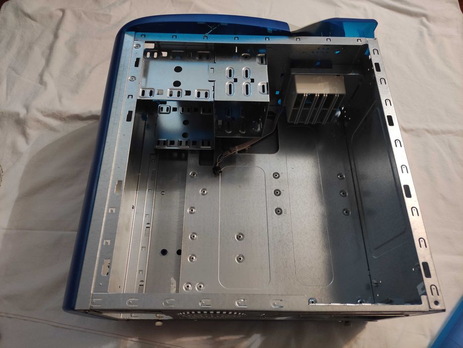 Caixa PC Desktop diferente em azul