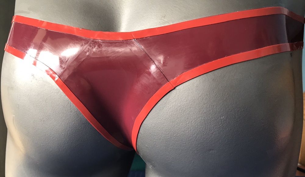 Stringi męskie Latex Lateks