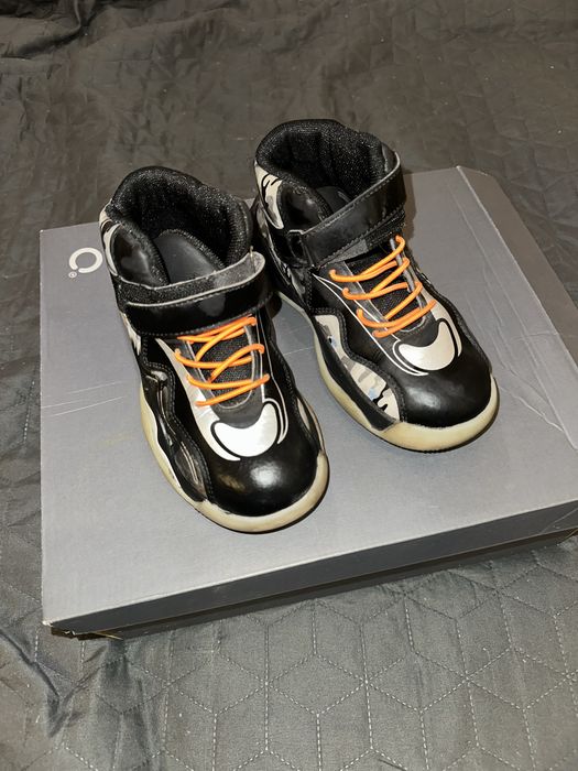 Продам дитячі демісезонні кросівки чобітки