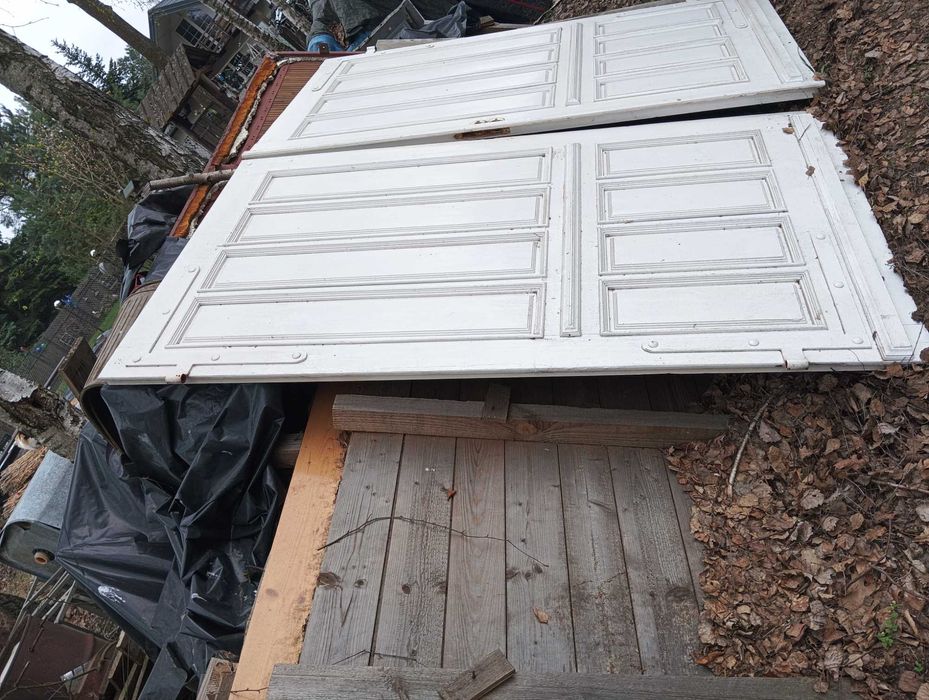 Dębowe drzwi skrzydłowe garażowe