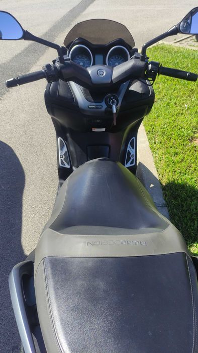 Yamanha Xmax 250 Momodesign