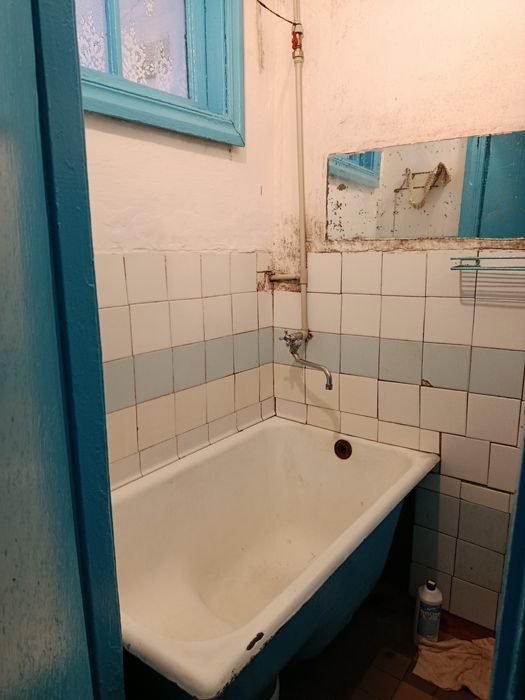 Велика кімната в гуртожитку, Антонова