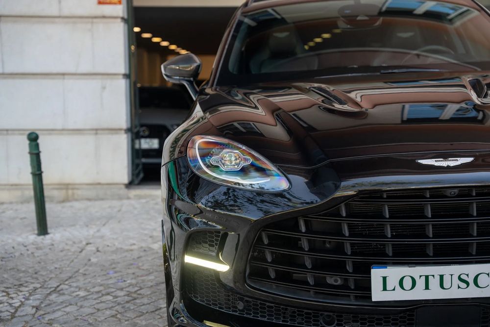 Aston Martin DBX 707