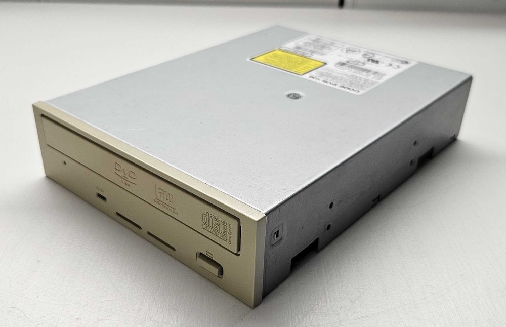 Nagrywarka DVD Pioneer DVR-108 IDE/ATA Retro