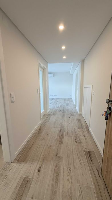 ARRENDA-SE T1 em Carcavelos (centro)