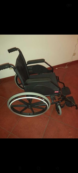 Cadeira de rodas usada 3 vezes