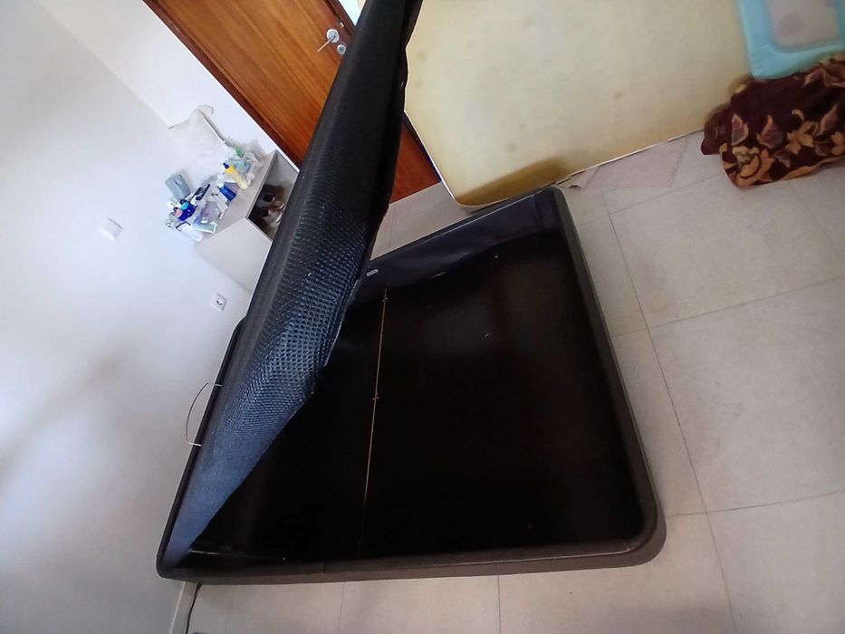 Vendo cama de Casal com Baú