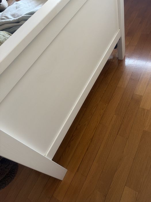 Cama branca de solteiro com/sem colchao