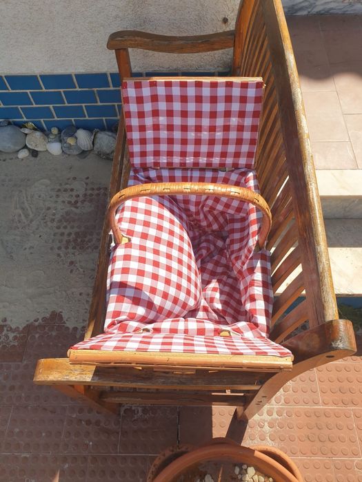 Cesta de piquenique em verga com forro xadrez – excelente estado