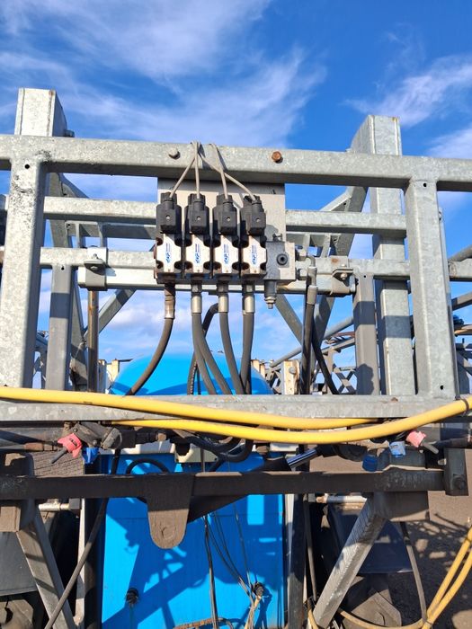 Продам оприскувач причіпний Максус 3000