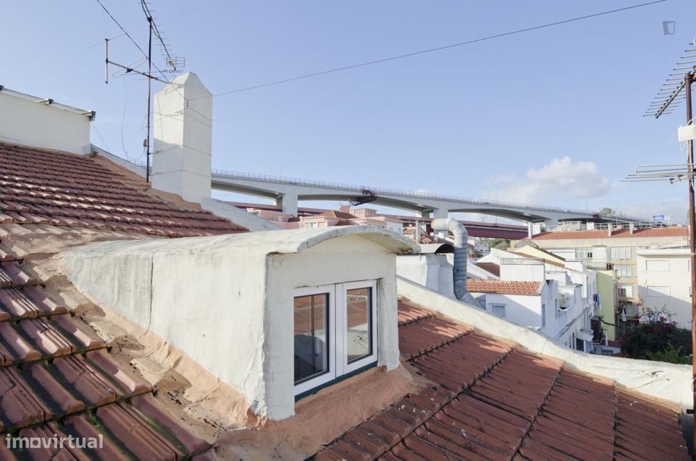 Quarto - localizado em Alcântara Lisbon