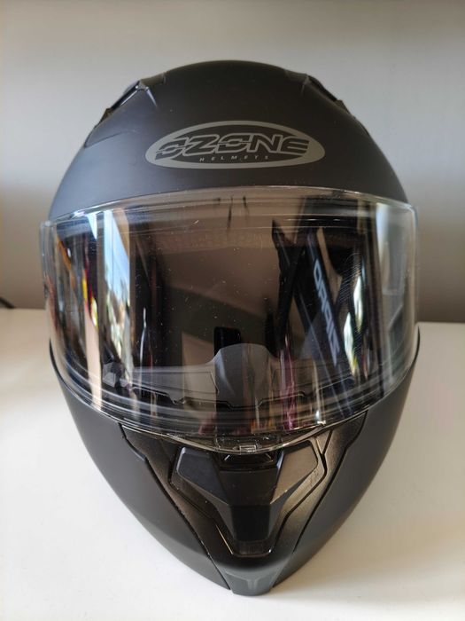 Kask motocyklowy szczękowy firmy OZONE rozmiar M