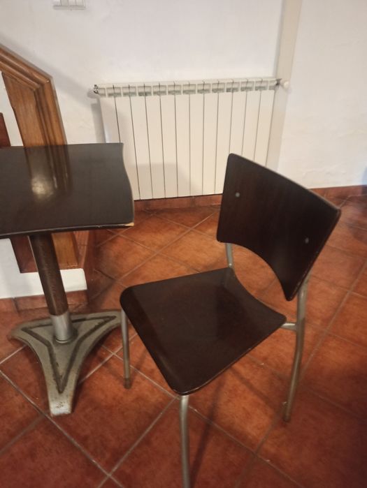 Mesas de café e cadeiras